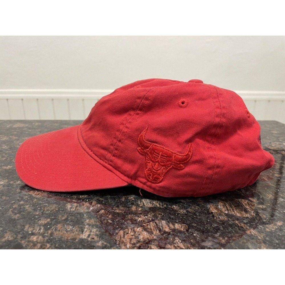 CHICAGO BULLS RED MITCHELL & NESS SOFT/DAD  OFFICIALLY LICENSED- ADJUSTABLE - Picture 2 of 7
